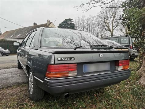 Voiture Renault R25 Occasion .